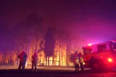 Lesní požár ohrožuje australský Perth, který je kvůli koronaviru v karanténě