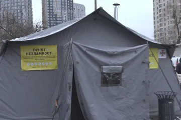 V Kyjevě lze výpadek proudu přečkat třeba i ve vězení. Město zřídilo přes pět set „center nezlomnosti“