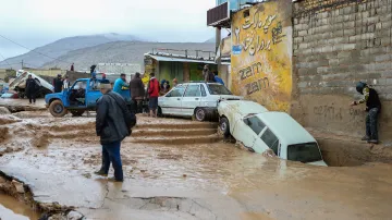 Zaplavená ulice v íránském Šírázu