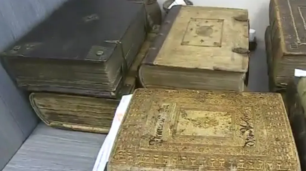 Policie objevila jen necelou polovinu vzácných tisků ukradených z fary ve Křtinách
