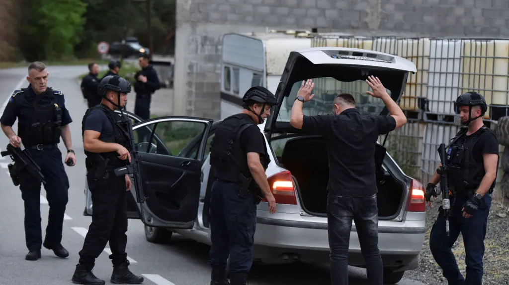 Kosovská policie po incidentu hlídkuje na silnici do vesnice Banjska