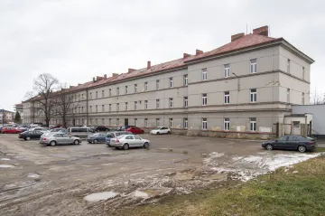 Chátrající armádní areály se mění. Kasárna nahrazují školy, byty i domovy