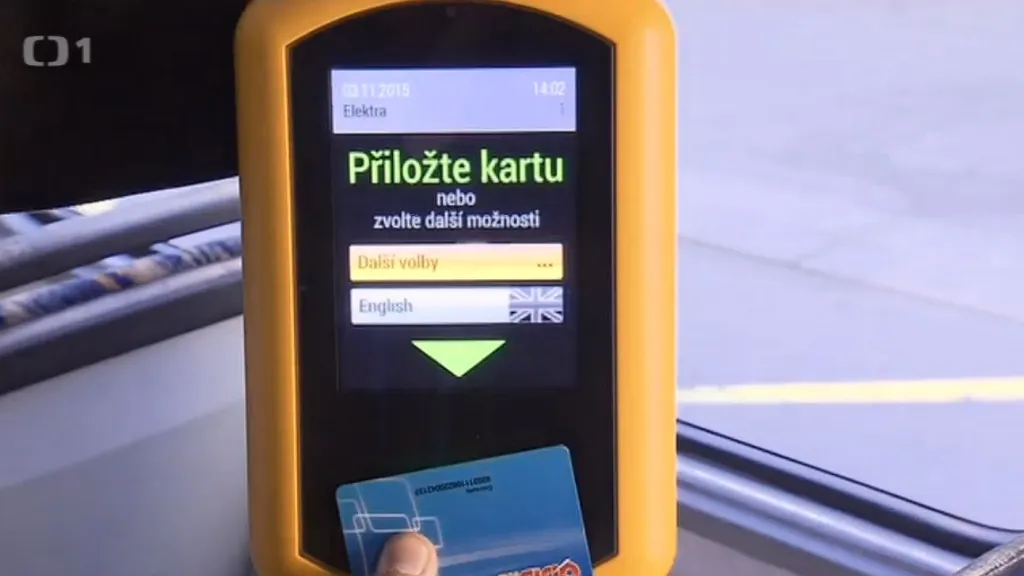 Cestující zaplatí v MHD kartou