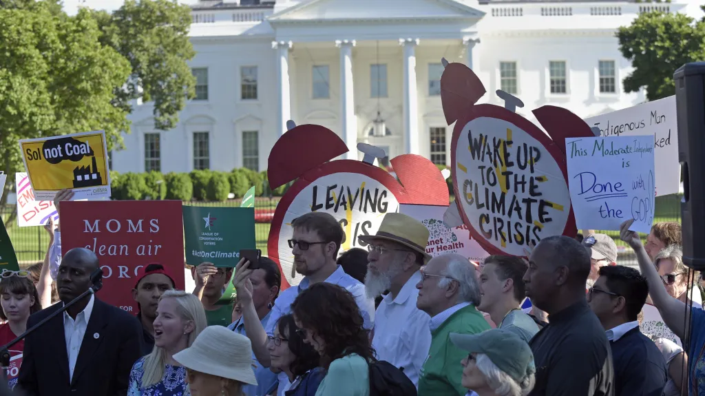 Protest za ochranu klimatu před Bílým domem