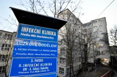V Česku je 32 pacientů s COVID-19. Lidi budou nově do karantény posílat praktičtí lékaři