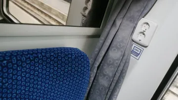 Zásuvka ve vlaku