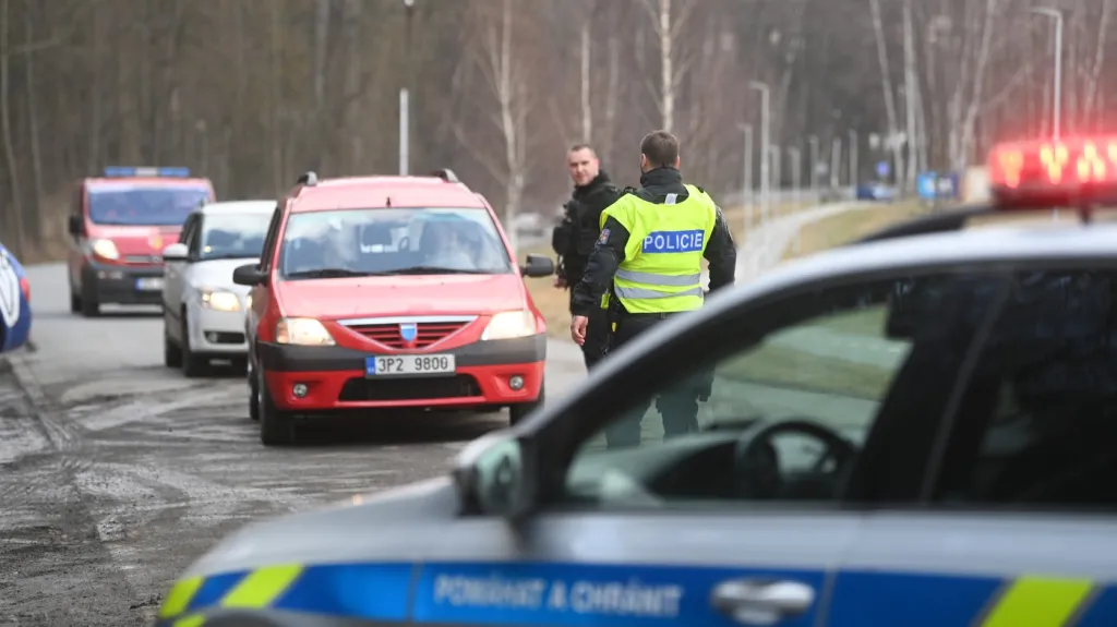 Policie po výbuchu skladu uzavřela silnici do Poličky