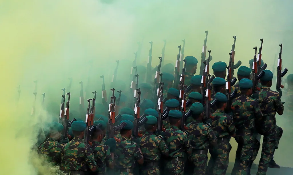 Přehlídka protiteroristické jednotky STF (Special Task Force), která je součástí srílanské policie, ve městě Kalutara