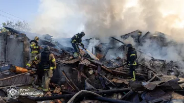 Následky ranního útoku ruských dronů v Charkově