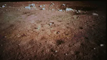 Čínský modul pořídil fotografie povrchu Měsíce