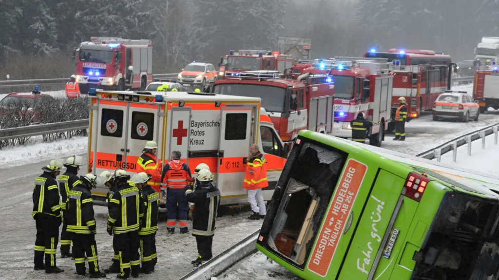 Havarovaný autobus na D5