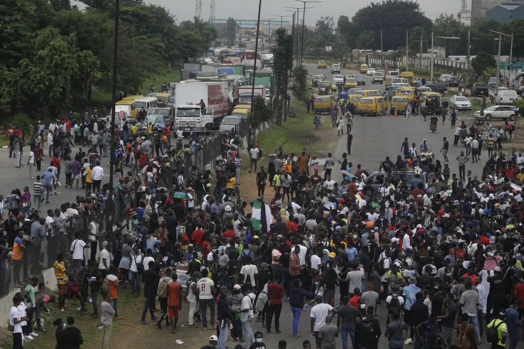 Demonstrace proti policejní brutalitě si v Nigérii vyžádaly několik obětí
