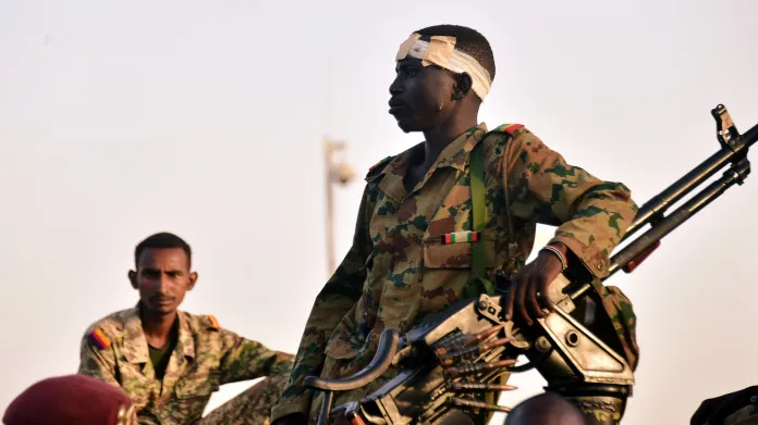 Události: Súdánského prezidenta svrhla armáda