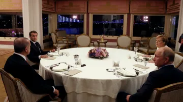 Společná večeře před summitem o Sýrii