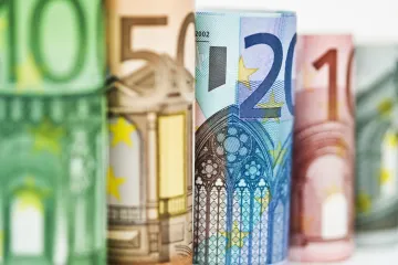 Eurobankovky získají novou podobu. Občané mohou vybírat z deseti návrhů
