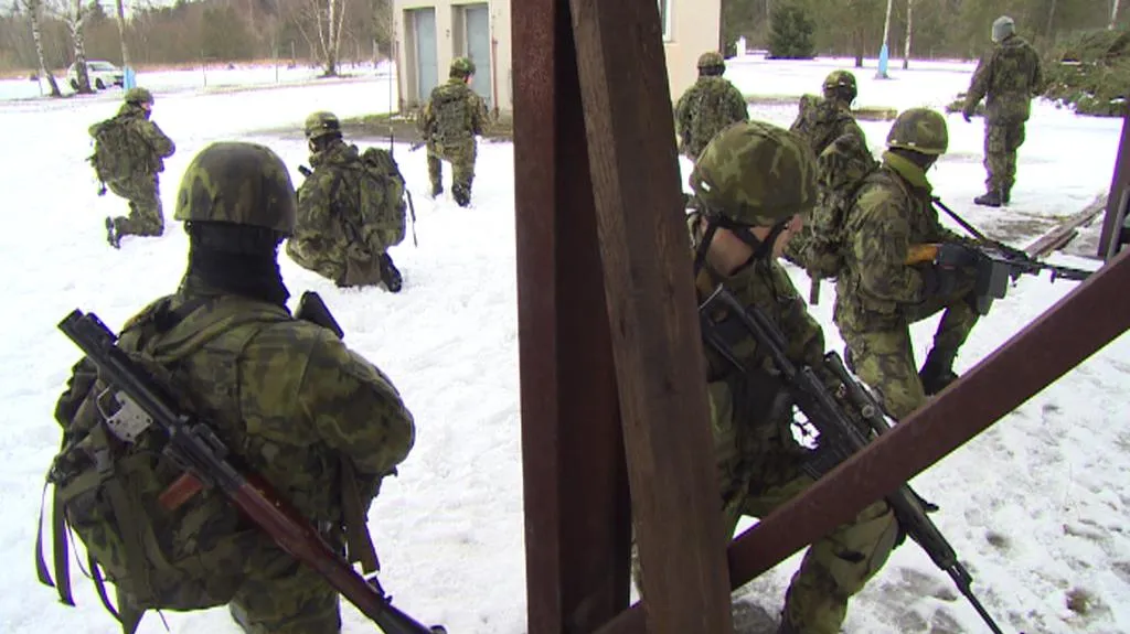 Vojáci na jindřichohradeckém cvičišti