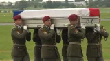 NO COMMENT: Návrat padlých vojáků do vlasti