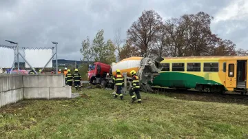 Nehoda vlaku a nákladního vozidla v Hudčicích na Příbramsku