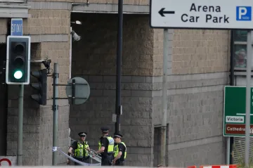 Žádné bezpečnostní rámy, žádné kontroly tašek. Opatření byla nulová, tvrdí návštěvníci koncertu