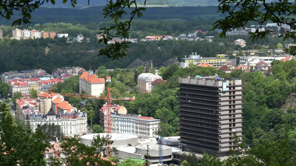 Hotel Thermal ve funkcionalistickém slohu byl vystavěn v letech 1967 - 1976