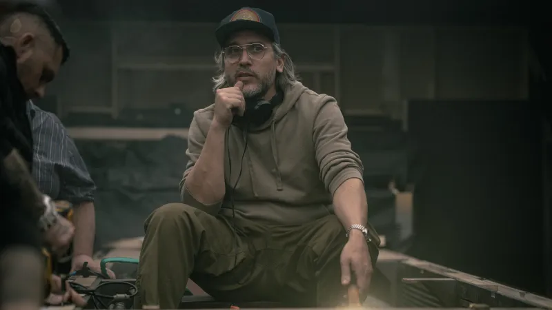 Fede Álvarez při natáčení filmu Vetřelec: Romulus