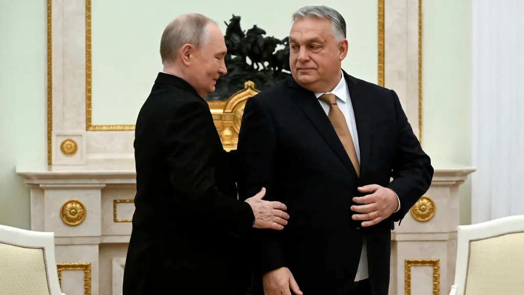 Ruský vládce Vladimir Putin a maďarský premiér Viktor Orbán v Moskvě (28. listopadu 2025)