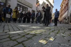 V Českém Krumlově položili první dva kameny zmizelých