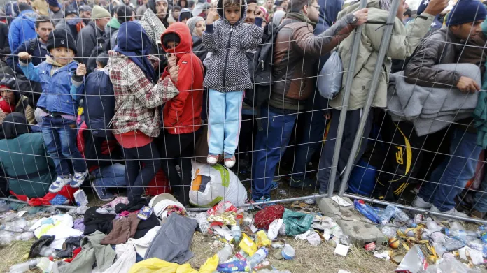 Migranti na přechodu Spielfeld