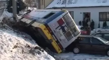 Nehoda linkového autobusu v Brně-Chrlicích