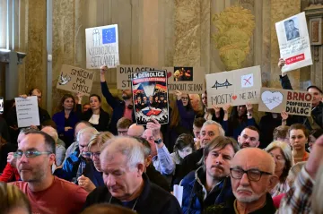 Na zastupitelstvo Brna dorazili odpůrci i podporovatelé sjezdu sudetských Němců