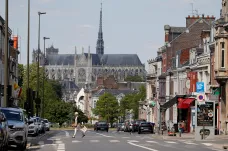Ve francouzském Amiens se propadla zem. Místní média píší o zřícení tajného středověkého sklepa