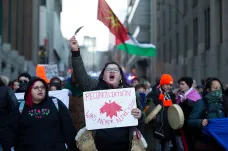 Protesty domorodého kmene proti plynovodu spustily vlnu solidarity. Do ulic vyrazily tisíce Kanaďanů