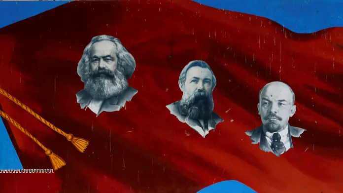 Představitelé marxismu-leninismu: Karl Marx, Friedrich Engels a Vladimír Iljič Lenin