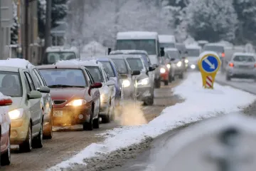 Kvůli sněhu ve Slovinsku stála auta až v Lanžhotě