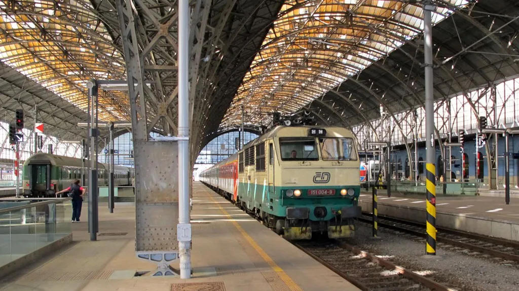 Vlaky na hlavním nádraží