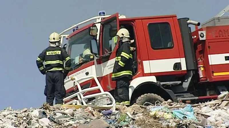 Požár skládky v Lišově