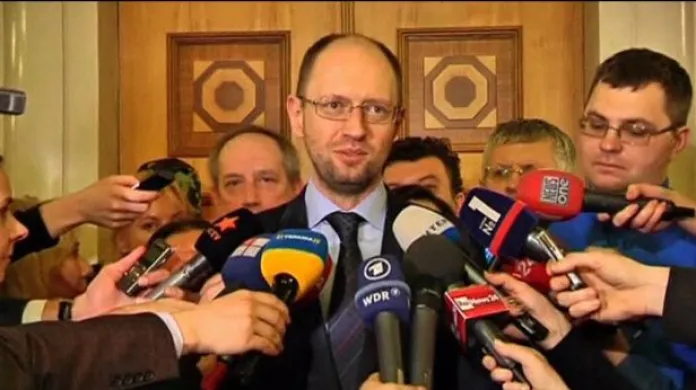 Novým ukrajinským premiérem by se měl stát Arsenij Jaceňuk