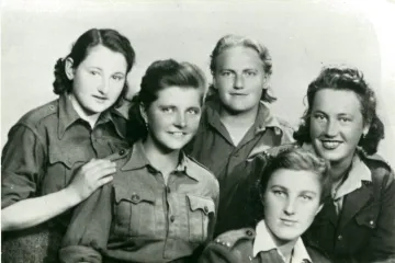 Rány, krev a bezmoc. Olze Pěničkové bylo šestnáct, když nastoupila do Svobodovy armády jako ošetřovatelka 