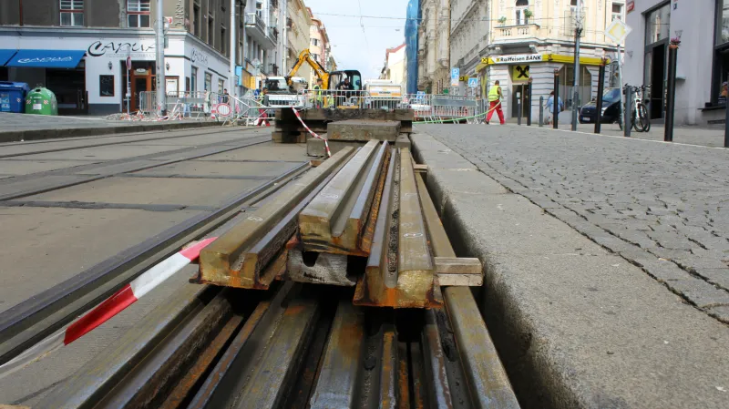 Výluka v ulici Milady Horákové na Letné