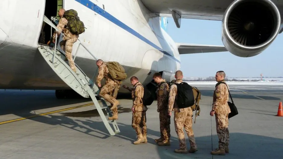 Čeští vojáci letí do Mali