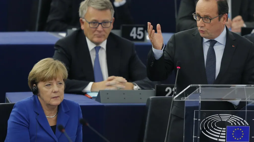 Angela Merkelová a Francois Hollande v Evropském parlamentu