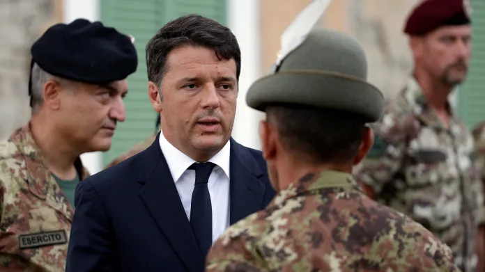 Premiér Renzi se setkal v Amatrice se záchranáři