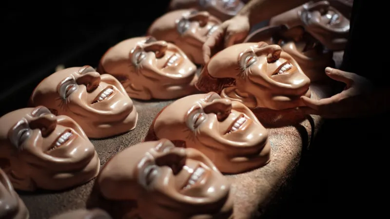 Masky s podobou bývalého italského premiéra