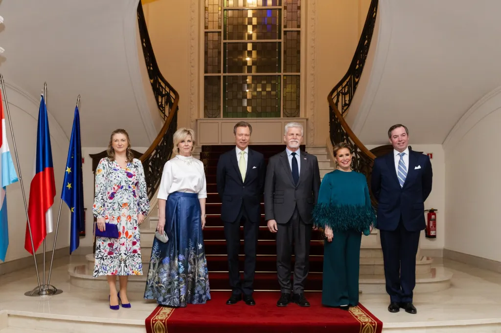 Na přelomu února a března 2024 navštívil prezident republiky s první dámou Lucembursko. Fotografie zachycuje setkání s královskou rodinou