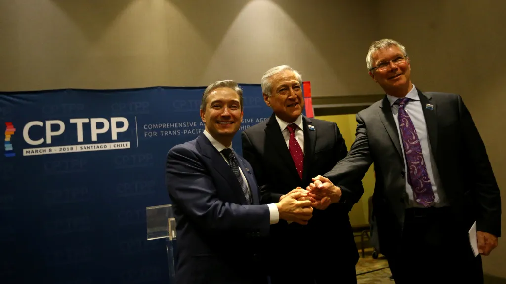 Ministři zahraničního obchodu Kanady, Chile a Nového Zélandu (zleva) před podpisem dohody.