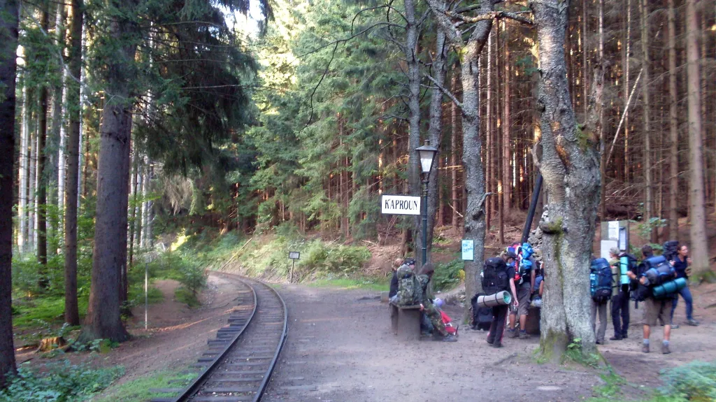 Zastávka jindřichohradecké úzkokolejky v Kaprounu