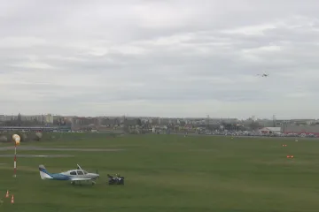 Letňanskému letišti hrozí zánik, nahradit ho mají byty. Místní se bojí, že čtvrť není na nové obyvatele připravena