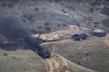 Výstražné sirény, několik výbuchů. Na Karabachu pokračuje vzájemné ostřelování