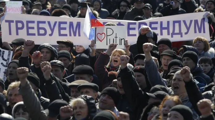 Proruská demonstrace v Doněcku