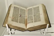 Valašské muzeum ukazuje staletí staré rukopisy a knihy, k vidění je i prvotisk Bible pražské